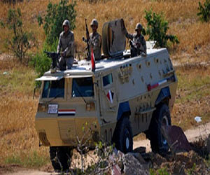   مصر اليوم - انفجار سيَّارة مفخَّخة استهدفت رتلاً لقوَّات الجيش في سيناء