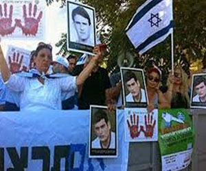   مصر اليوم - تظاهرات في إسرائيل إحتجاجًا على قرار الإفراج عن السجناء الفلسطينيين