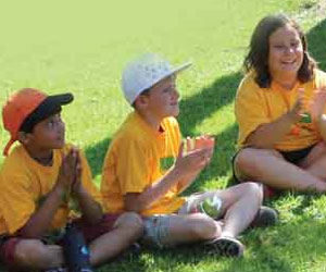 مصر اليوم - دعوة لتشجيع الأطفال للتمتع بالطبيعة واللعب في الهواء الطلق