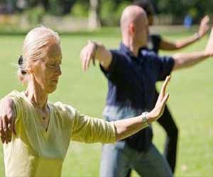   مصر اليوم - تمارين خاصة لحماية المسنين من خطر الكسور عند السقوط