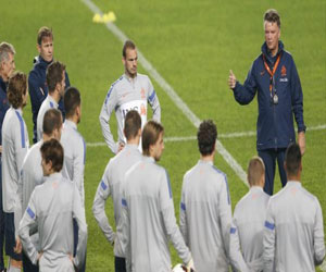   مصر اليوم - فان غال يعلن تشكيلة هولندا لمباراتي اليابان وكولومبيا