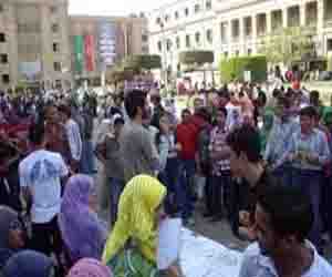   مصر اليوم - الاعتداء على وقفة سلمية لـضحايا حُكم الإخوان في طلعت حرب