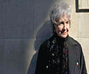   مصر اليوم - إعتذرت الكاتبة الكندية اليس مونرو الحاصلة على جائزة  نوبل عن الذهاب