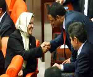   مصر اليوم - نائبات تركيات يدخلن البرلمان محجبات ويكسرن احد المحرمات