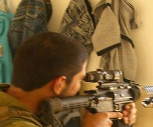 مصر اليوم - الإحتلال الإسرائيلي يوزع منشورات تهديد على الفلسطينين