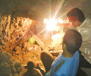   مصر اليوم - مقتل شخصين في انهيار نفق أثناء تنقيبهما عن الآثار في أسيوط