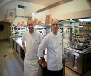   مصر اليوم - كبير طهاة الأليزيه يتقاعد بعد40 عامًا أمضاها في القصر الرئاسي