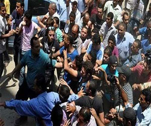   مصر اليوم - اشتباكات عنفية في السويس بين أنصار مرسى ومعارضيهم