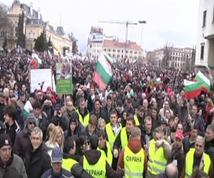   مصر اليوم - نحو ألف بلغاري يتظاهرون ضد الحكومة وسط صوفيا