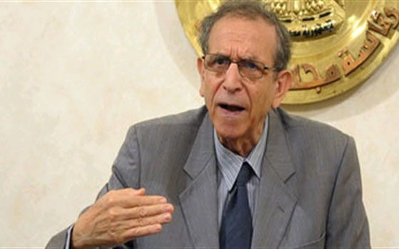 مصر اليوم - حسام عيسى يشير إلى أنّ الببلاوي ناقش مشكلات الجامعات خلال لقائه برؤسائها