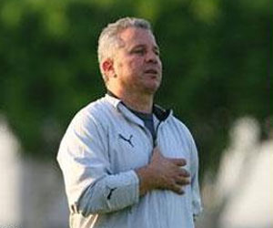   مصر اليوم - شوقي غريب يحذر لاعبي الدراويش من أخطاء الكؤوس التي لا تعوض