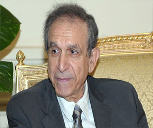   مصر اليوم - عيسى يؤكد أنَّ رفع الطوارئ و حظر التجوال معاً في 14 نوفمبر