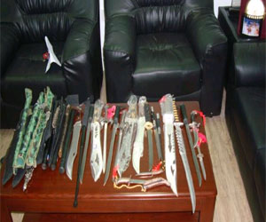   مصر اليوم - ضبط تاجر أسلحة البيضاء في الغردقة