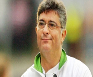   مصر اليوم - مُدرّب الشَّباب الإماراتي يُواجه الحَسَد بماء زمزم