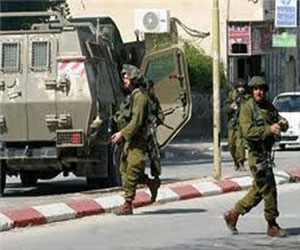   مصر اليوم - الجيش الإٍسرائيلي يقطع طريق زعترة جنوب نابلس ويفتش مئات المركبات الفلسطينية