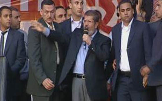   مصر اليوم - وزير الداخليّة يشدّد على إحكام الرقابة للطرق المؤديّة إلى مقر محاكمة مرسي