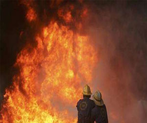 مصر اليوم - أندلاع حريق هائل داخل مصنع لصباغة المنسوجات في المحلة الكبري