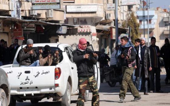   مصر اليوم - تجدد الاقتتال بين داعش والحر ومصادر تنفي مشاركة الأولى في معارك السفيرة