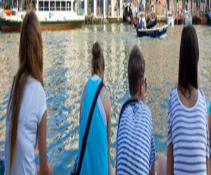   مصر اليوم - القبض على تشكيل عصابي لخطف حقائب السائحات الأجانب في الغردقة