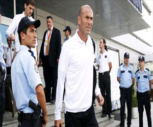   مصر اليوم - زين الدين زيدان يُمثّل فرنسا في قرعة كأس العالم 2014