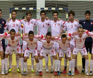   مصر اليوم - لطيف يجتمع بالجهاز الفني لمنتخب الصالات المصري