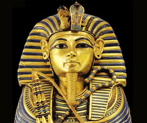   مصر اليوم - العثور على ناووس فرعونيٍّ في منزل مواطن مصريٍّ