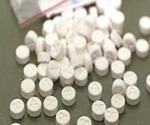   مصر اليوم - ضبطُ عاطليّن بـ180 قرصًا مخدرًا في الغردقةِ