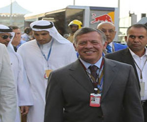 مصر اليوم - الملك يعود إلى أرض الوطن بعد زيارة إلى أبوظبي