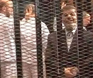   مصر اليوم - مَصْدَر أَمْنِي: مُرسِي ارتَدَى ملابس الحبْسِ الاحتِيَاطِي