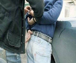   مصر اليوم - ضَبْط مُسَجَّل خَطَر يُتَاجِر في المُخدِّرات في البحر الأحمر