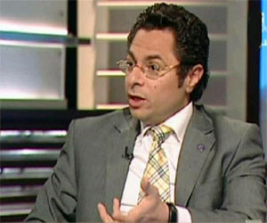   مصر اليوم - خالد أبوبكر يصف الرَّئيس المعزول بأنه يعيش حالة غياب عقليّ