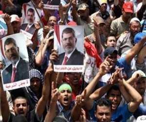   مصر اليوم - مؤيدو مرسي يعتصمون أمام سفارة مصر لدى الخرطوم