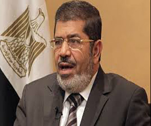 مصر اليوم - مرسي يطلب ميكروفونًا ليخطب والمحكمة ترفض