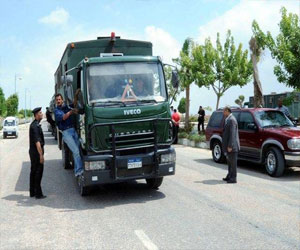   مصر اليوم - إجراءات أمنيّة مشدّدة في مُحيط سجن بُرج العرب