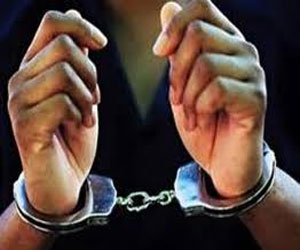   مصر اليوم - ضبطُ عاطل يفرض إتاوات على مرتادي مرور الدراسةِ