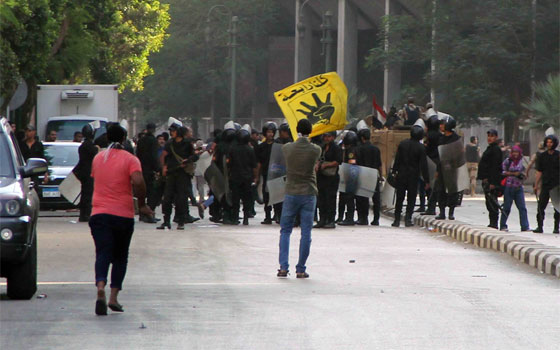   مصر اليوم - مؤشر الديمقراطيَّة يؤكد أن أكتوبر شهد 288 حادث عنف وإرهاب سياسيٍّ