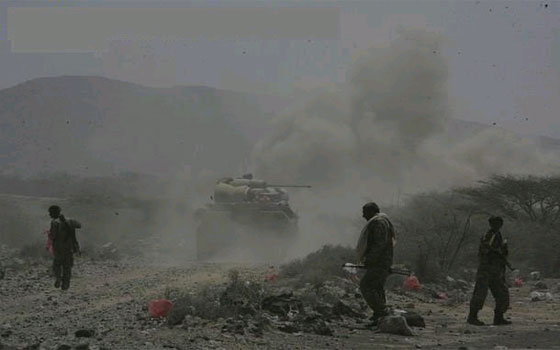   مصر اليوم - توزيع بيان يُحذِّر المواطنين من الاقتراب من الثكنات العسكرية في حضرموت