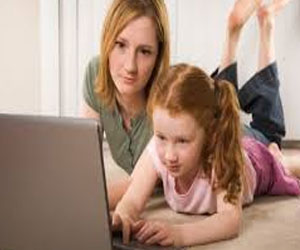   مصر اليوم - تحذير ترك الأطفال لجليسهم الجديد التلفزيون والكمبيوتر