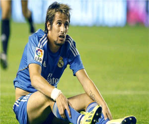   مصر اليوم - توتنهام يصارع مانشستر يونايتد على ضم فابيو كوينتراو