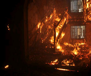   مصر اليوم - حريق هائل بمخزن مواد غذائية بطريق المحلة ميت حبيب