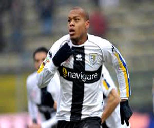   مصر اليوم - كونتي يوصي بسرعة التعاقد مع جناح بارما