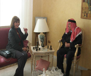   مصر اليوم - وزيرة الثقافة تزور الفنان اللحام والشاعر ابو عبيد