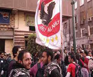   مصر اليوم - أولتراس أهلاوي يتظاهر أمام مكتب النَّائب العام