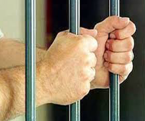   مصر اليوم - ضبط متَّهمَيْن باقتحام مركز شرطة الغنايم في أسيوط