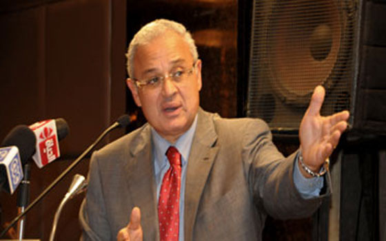   مصر اليوم - زعزوع يطالب بريطانيا برفع الضرائب المفروضة على المسافرين إلى مصر