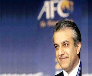   مصر اليوم - رئيس الإتحاد الآسيوي لکرة القدم يصل إلی طهران