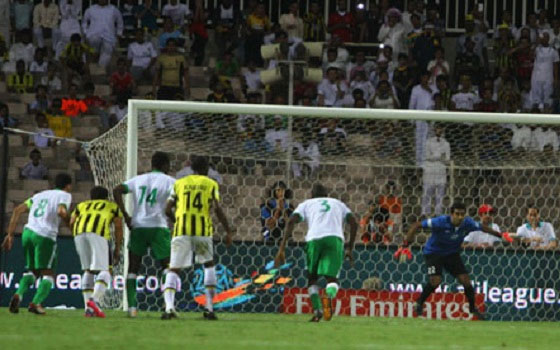   مصر اليوم - اتِّحاد جدَّة ينجح في التَّعادل مع النَّهضة بصُعوبةٍ في الوقتِ القاتلِ