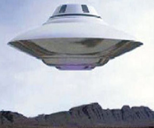   مصر اليوم - تصوير طبق طائر يحلق فوق قاعدة إينجرليك جنوب تركيا