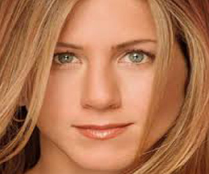   مصر اليوم - جينفر أنستون تقص شعرها من أجل بداية جديدة لحياتها