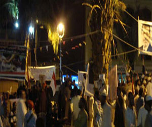   مصر اليوم - تفريق مظاهرة للإخوان في المنصورة أمام منزل عضو هيئة محاكمة الرئيس المعزول